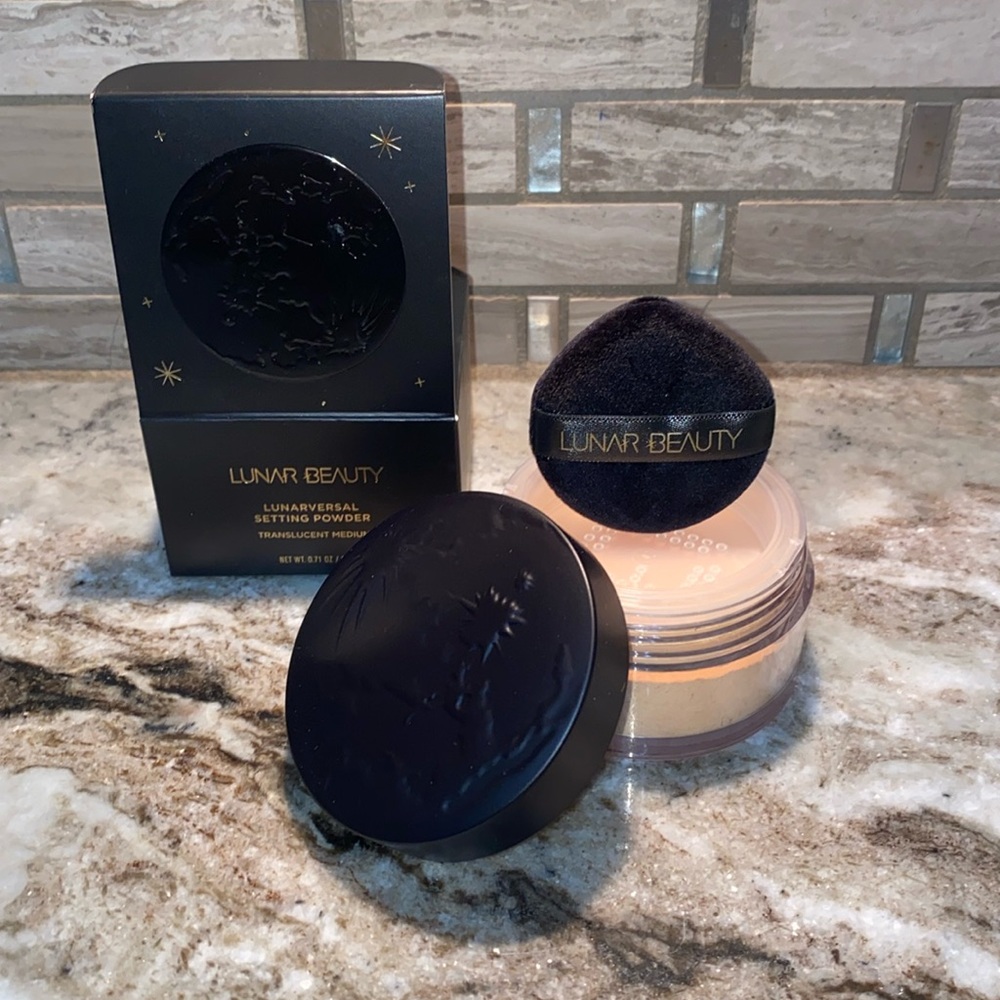 Lunar Beauty - LUNARVERSAL SETTING POWDER in medium NWT